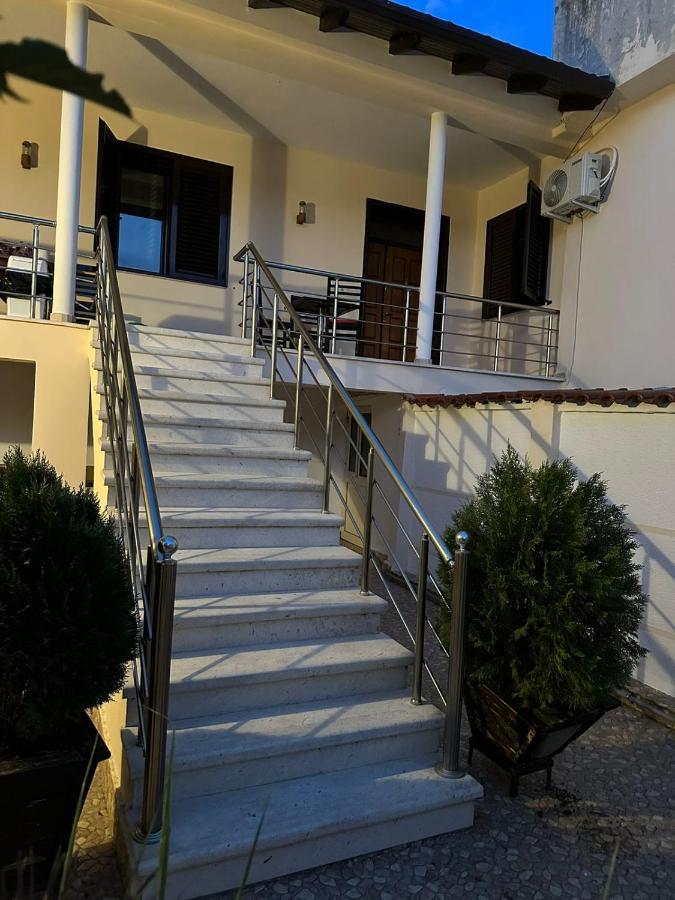 Elby Apartments Берат Экстерьер фото